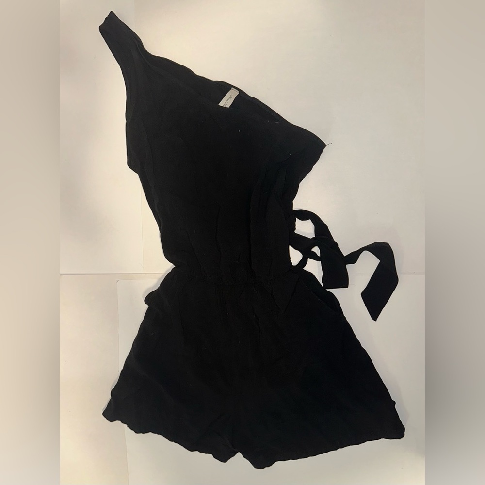 Final Touch Women’s One Shoulder Black 3” Romper Size Medium Tie Back Detail